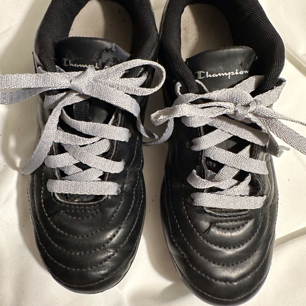 Girls  Soccer shoes Champion size 4